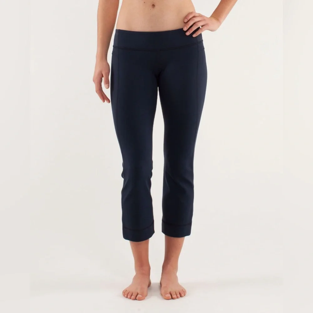 SOLD Lululemon Power Up Crop in Inkwell Size 6 - Picture 2 of 10